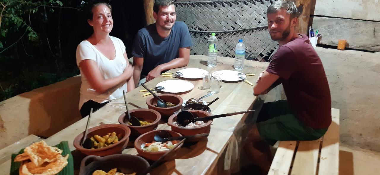 Ella Banana Rest Inn Екстериор снимка
